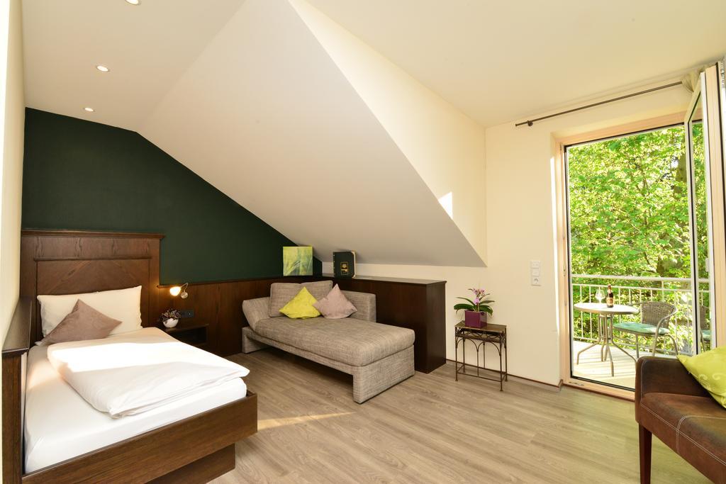 Autenrieder Brauereigasthof Ichenhausen Phòng bức ảnh