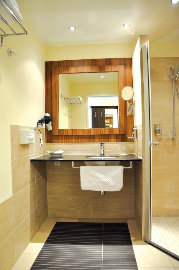 Autenrieder Brauereigasthof Ichenhausen Phòng bức ảnh